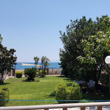 Вилла Country House By The Sea !!! Karavomilos  Экстерьер фото