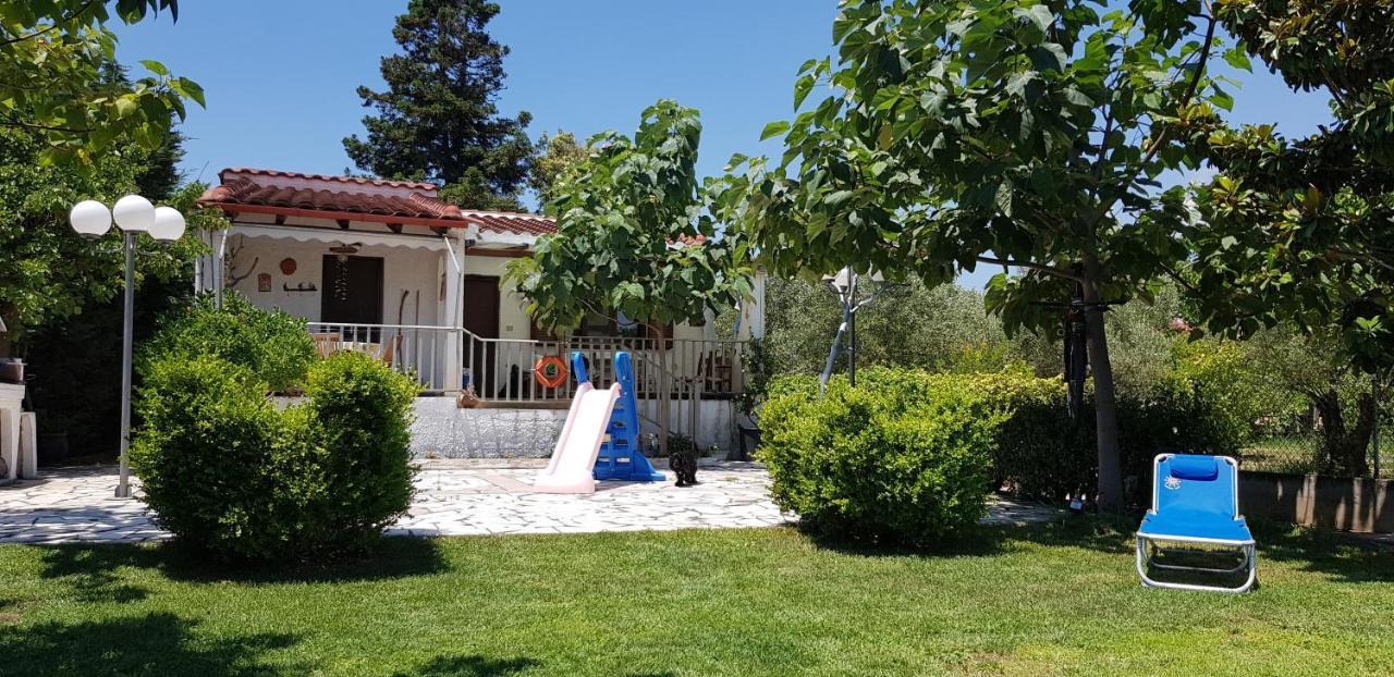 Вилла Country House By The Sea !!! Karavomilos  Экстерьер фото