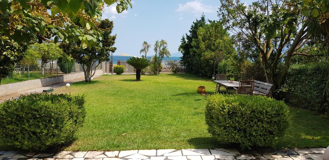 Вилла Country House By The Sea !!! Karavomilos  Экстерьер фото